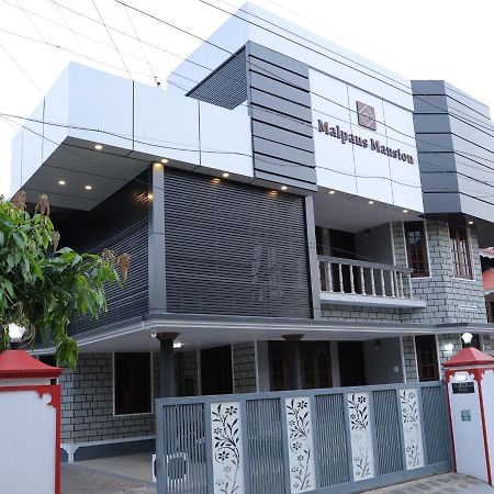 Malpans Mansion Hotel Nedumbassery Bagian luar foto