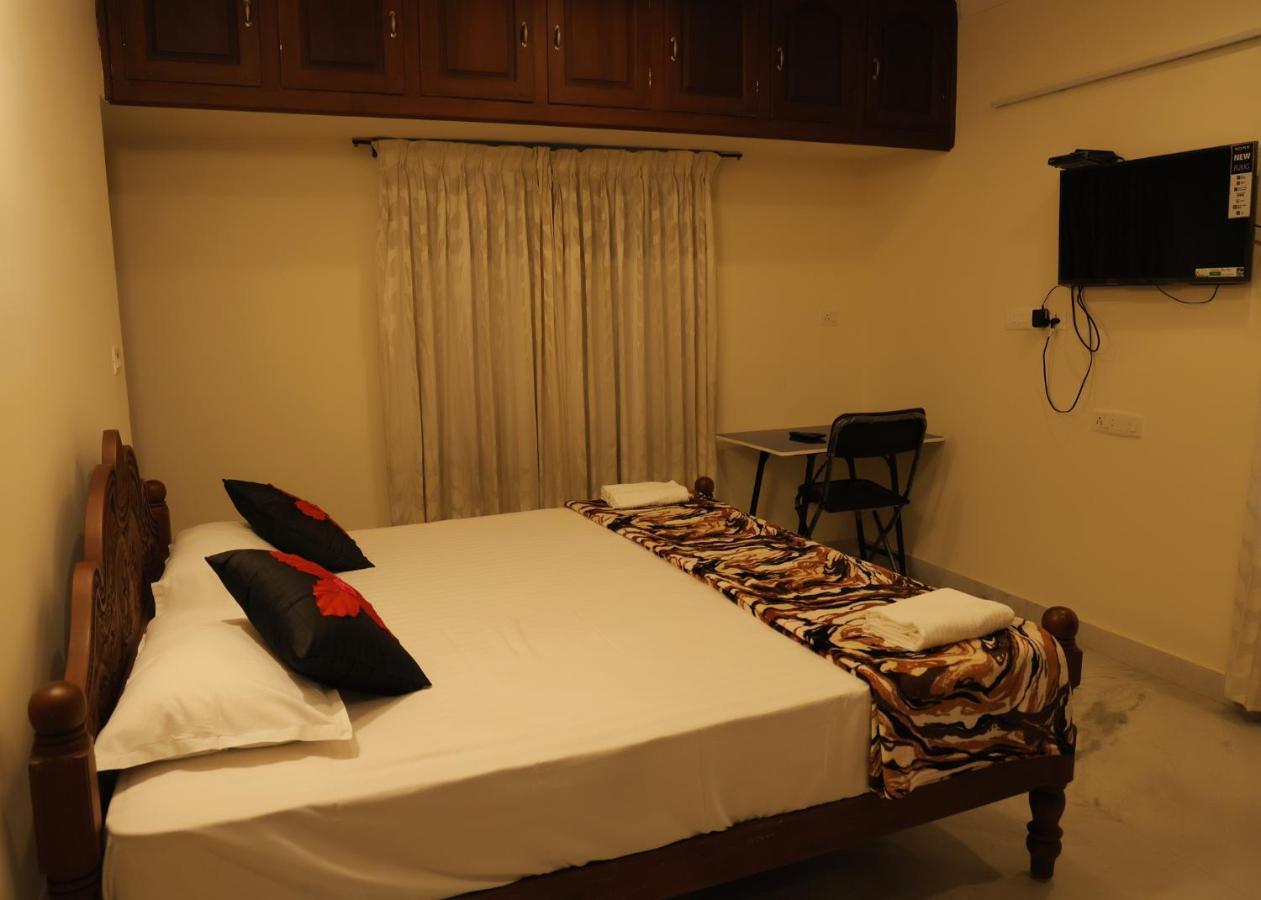 Malpans Mansion Hotel Nedumbassery Bagian luar foto