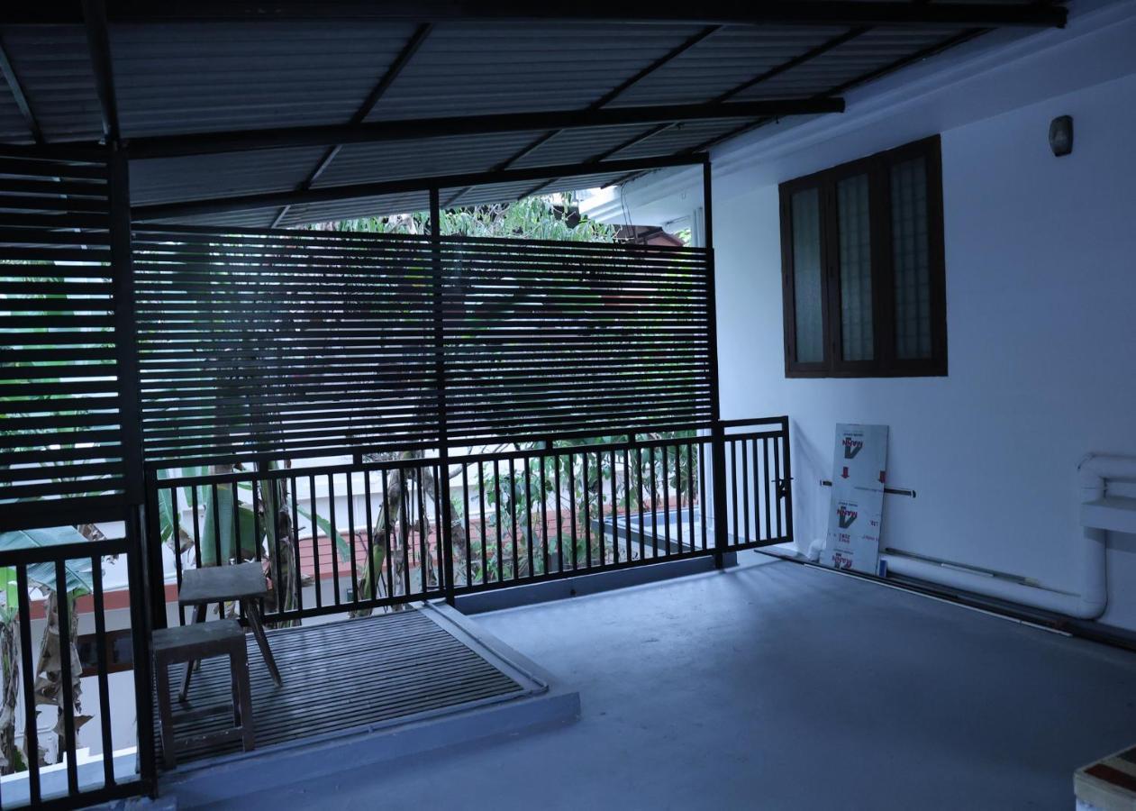 Malpans Mansion Hotel Nedumbassery Bagian luar foto