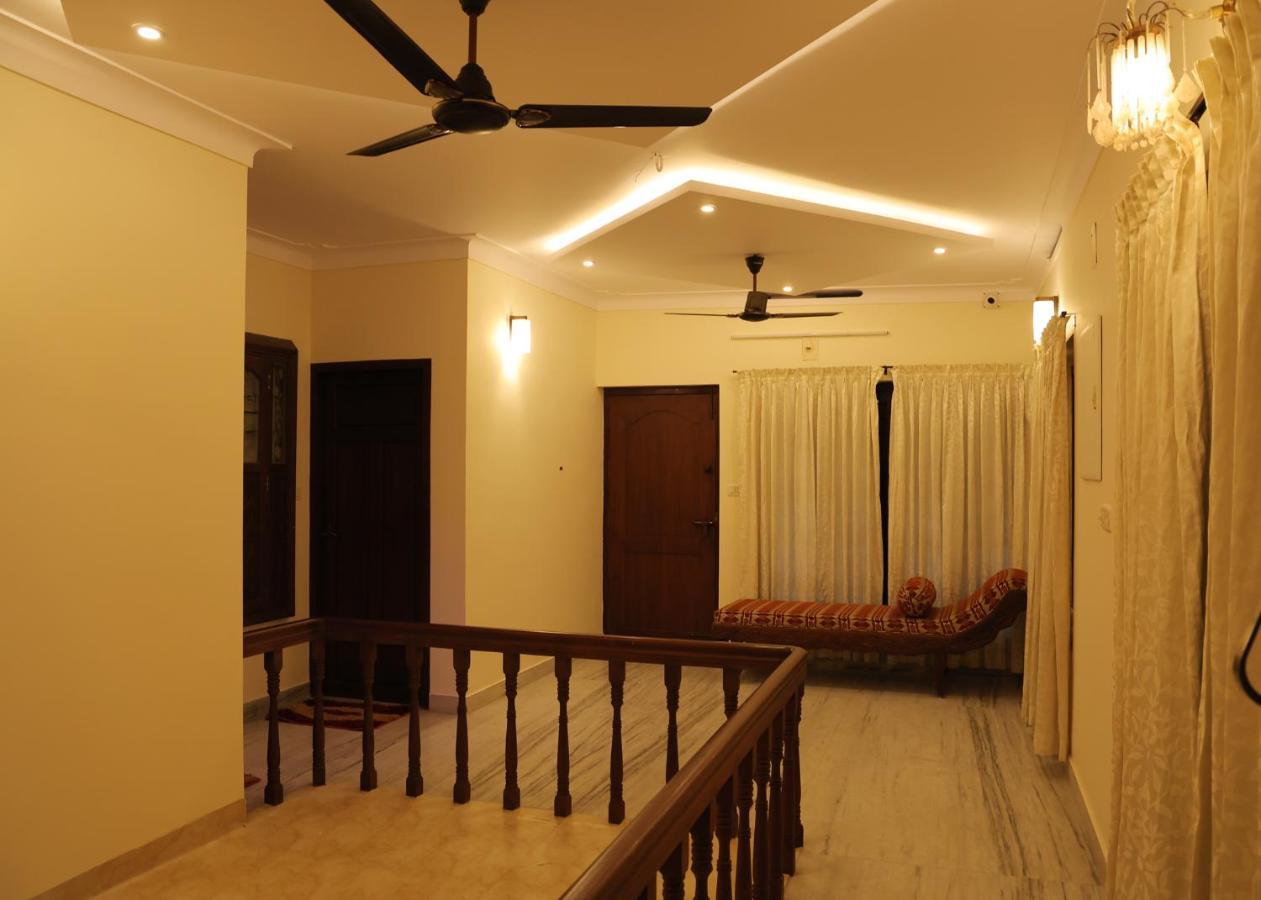 Malpans Mansion Hotel Nedumbassery Bagian luar foto
